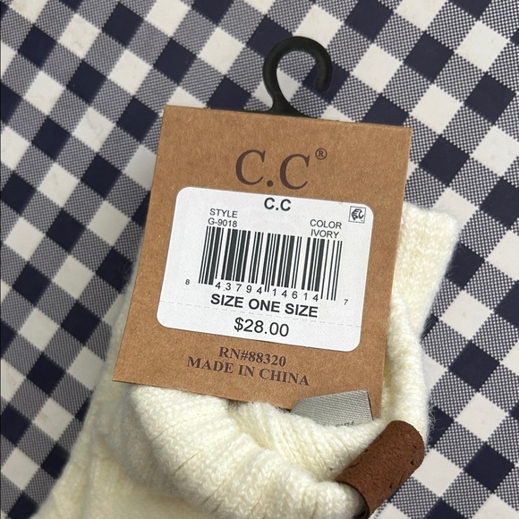 C.C ivory Touchscreen Gloves - Picture 3 of 3